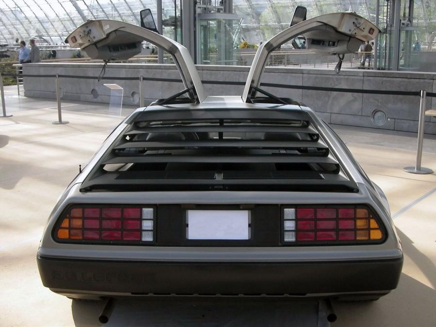 DELOREAN DMC 13