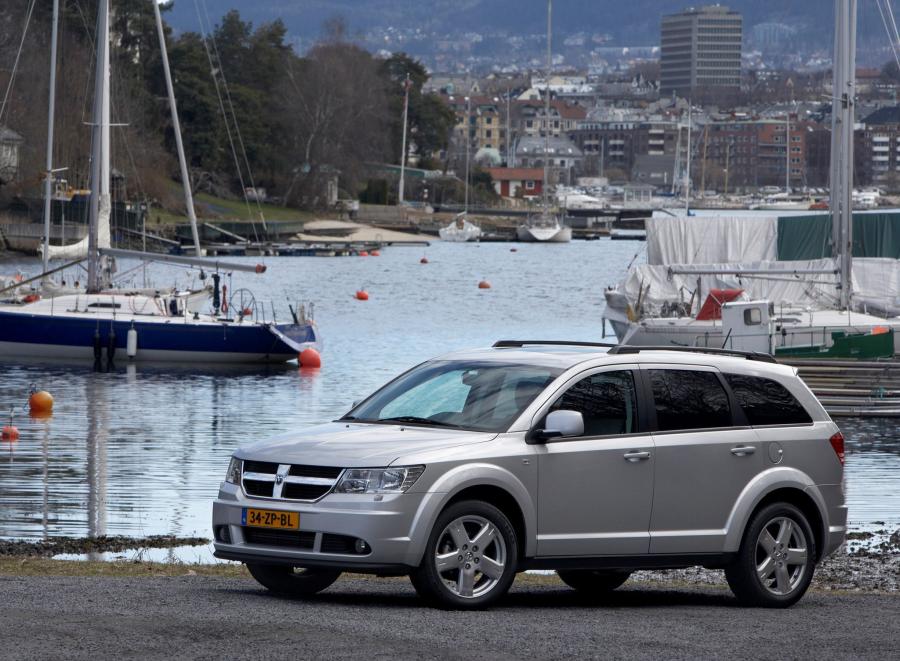 Машина dodge Journey