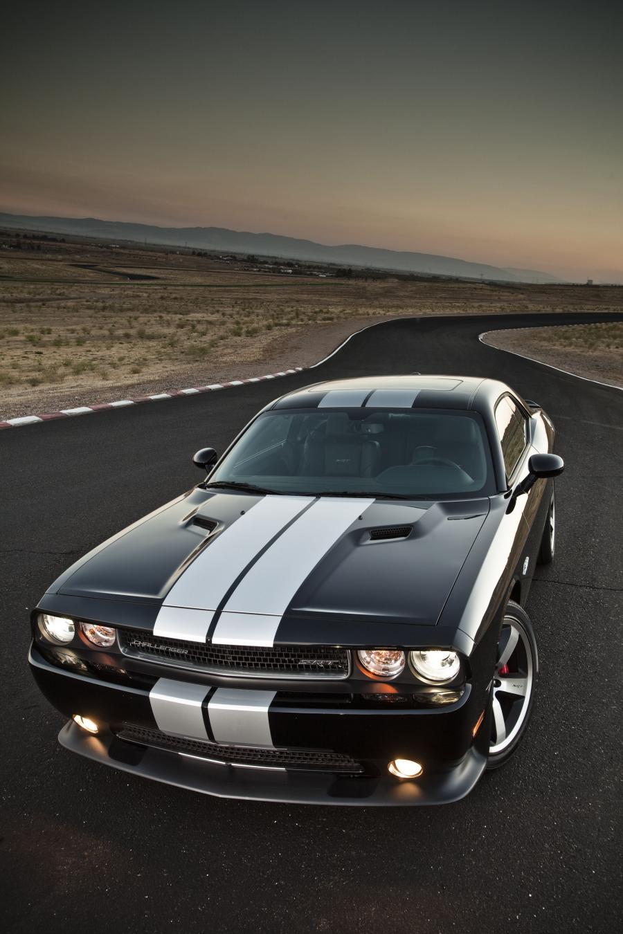 Dodge Challenger srt8 392 2013