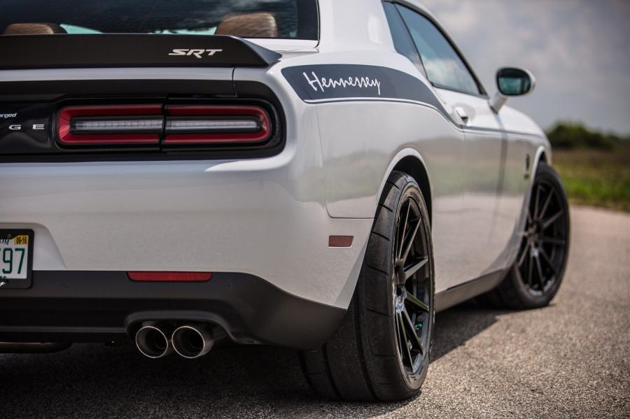 Hellcat dodge Challenger тюнингованный