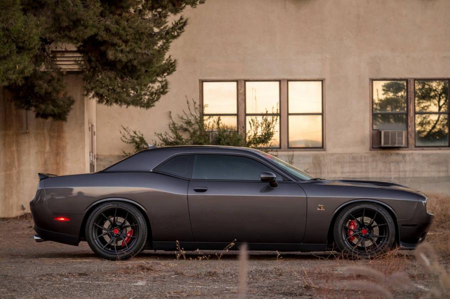 Dodge Challenger 900