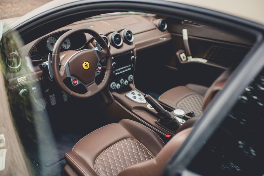 Машина Ferrari 612 Scaglietti салон