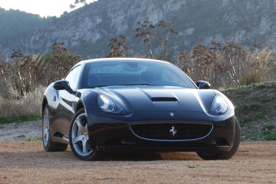 Ferrari California синяя