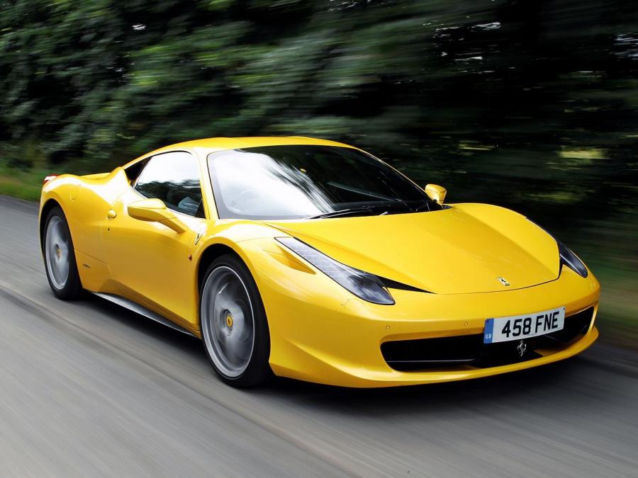 Автомобиль Ferrari 458 Italia