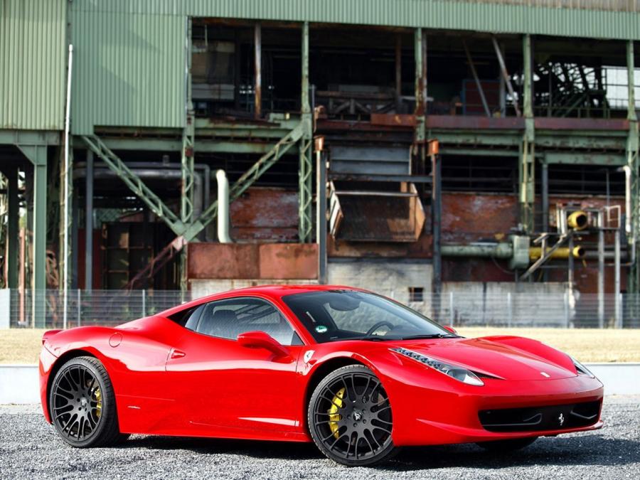 Ferrari 458 Italia сбоку