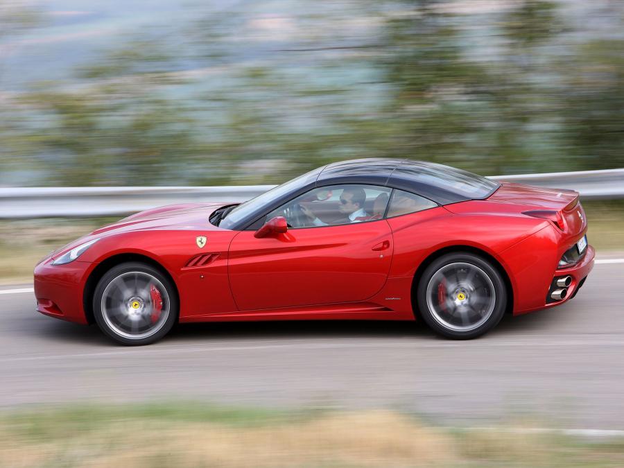 Ferrari California синяя