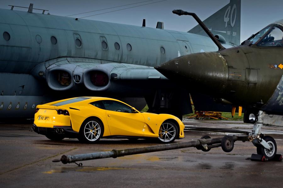 Ferrari 812 Superfast vs Lamborghini Aventador