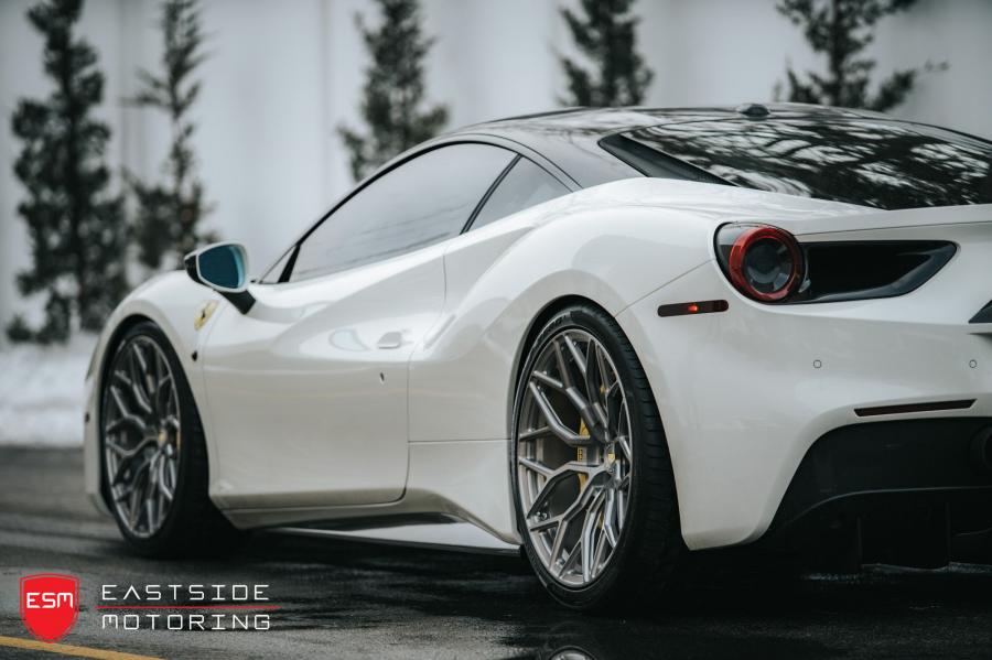 Ferrari 488 белая