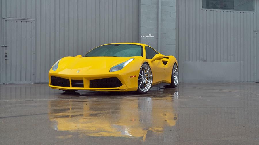 Ferrari 488 GTB желтая