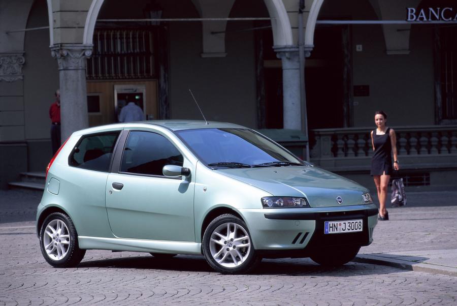 Fiat punto 1 и девушка