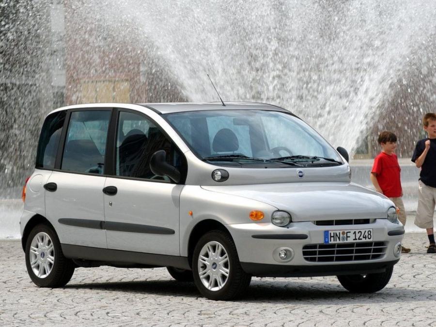 Машина Fiat Multipla