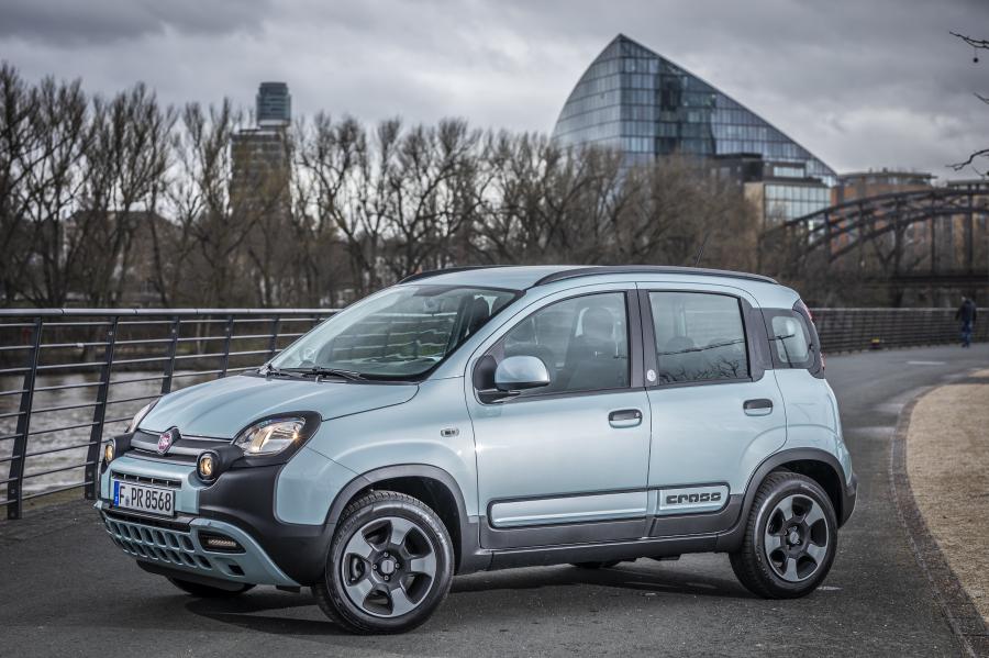 Панда 2020. Фиат Панда 2020. Фиат Панда кросс 2020. Fiat Panda Hybrid. Фиат 2020 года.