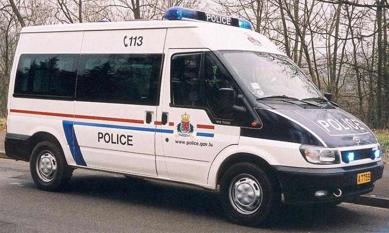 Ford Transit Police 2000 года выпуска для рынка Люксембурга. Фото 1 ...