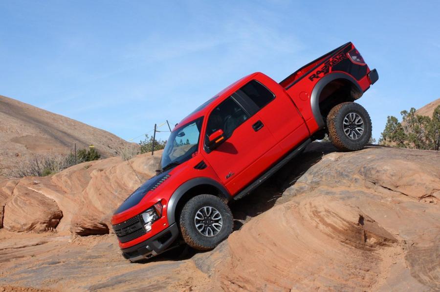 Red Ford Raptor 2012 Ford F-150 SVT Raptor 2012 года выпуска. Фото 42. VERcity
