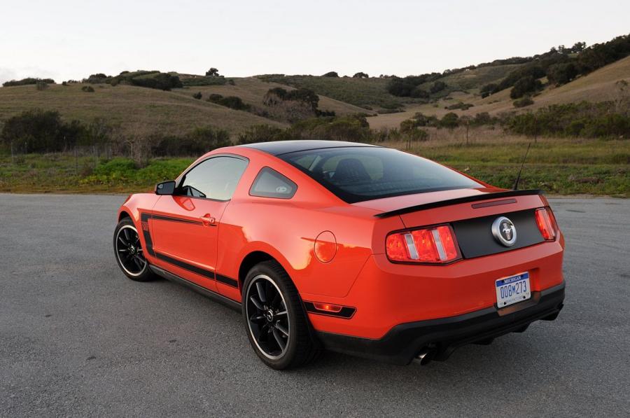 Ford Mustang v 2012