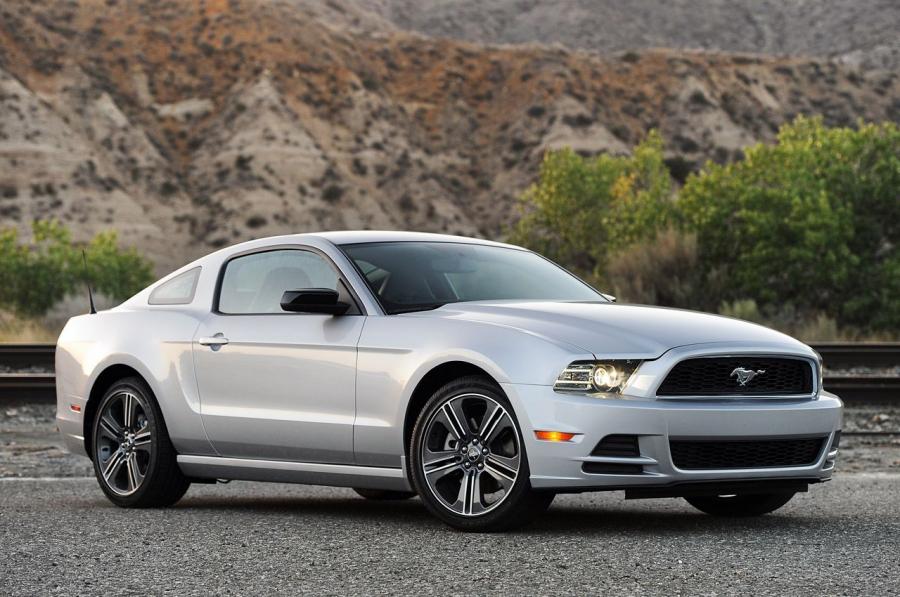 Ford Mustang v 2012