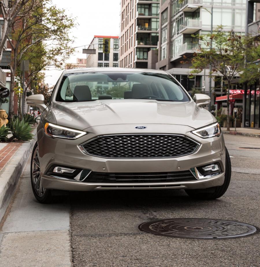 Ford Fusion Hybrid Platinum 2016 года выпуска для рынка США и Канады. Фото  1. VERcity