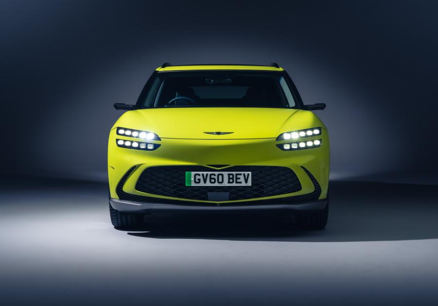  Genesis GV60 2022 года  (UK) (фото 2 из 15)