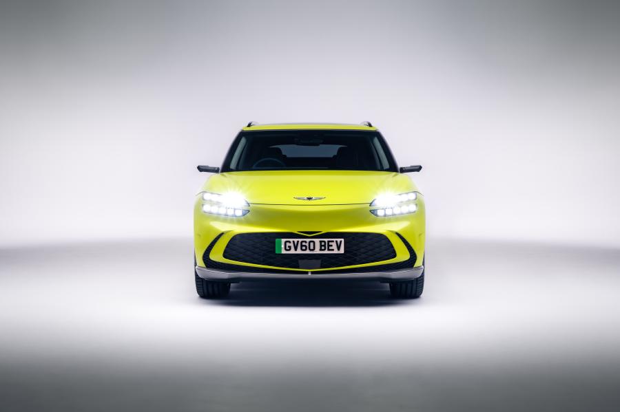  Genesis GV60 2022 года  (UK) (фото 4 из 15)