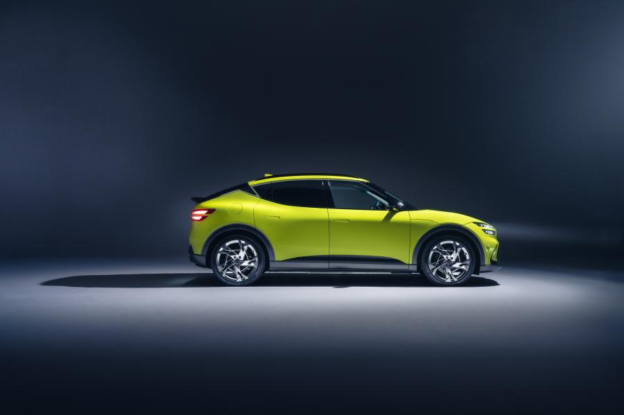 Genesis GV60 2022 года  (UK) (фото 7 из 15)