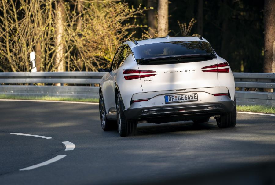  Genesis GV60 2022 года  (EU) (фото 10 из 23)