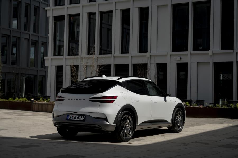  Genesis GV60 2022 года  (EU) (фото 13 из 23)
