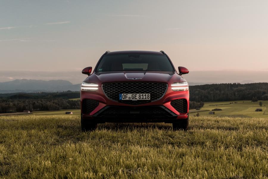  Genesis GV70 2.5T AWD 2021 года  (EU) (фото 2 из 17)