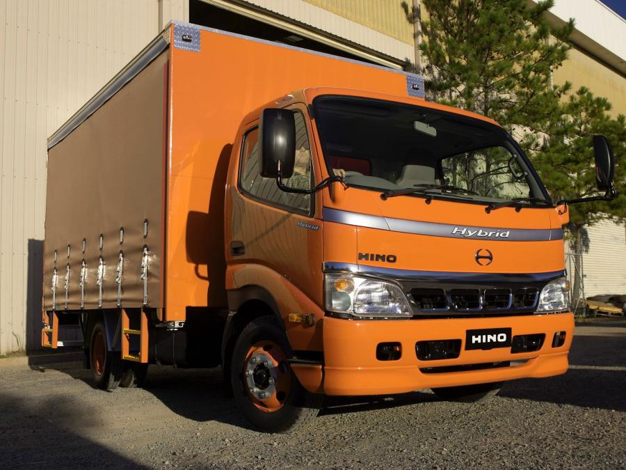 Автомобиль hino. Хино грузовик. Хино Dutro 2002. Хино 300 гибрид. Японские Грузовики Hino.