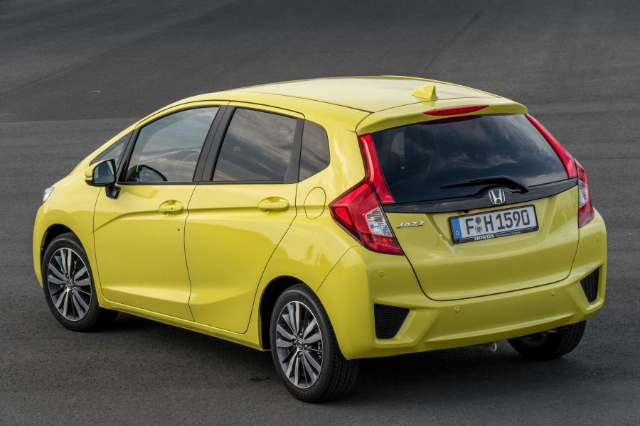 Машина Honda Jazz 2015