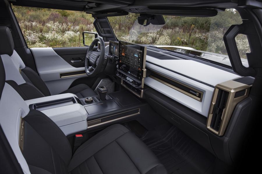 Интерьер GMC Hummer EV "Edition 1" 2022 года  (NA) (фото 7 из 15)