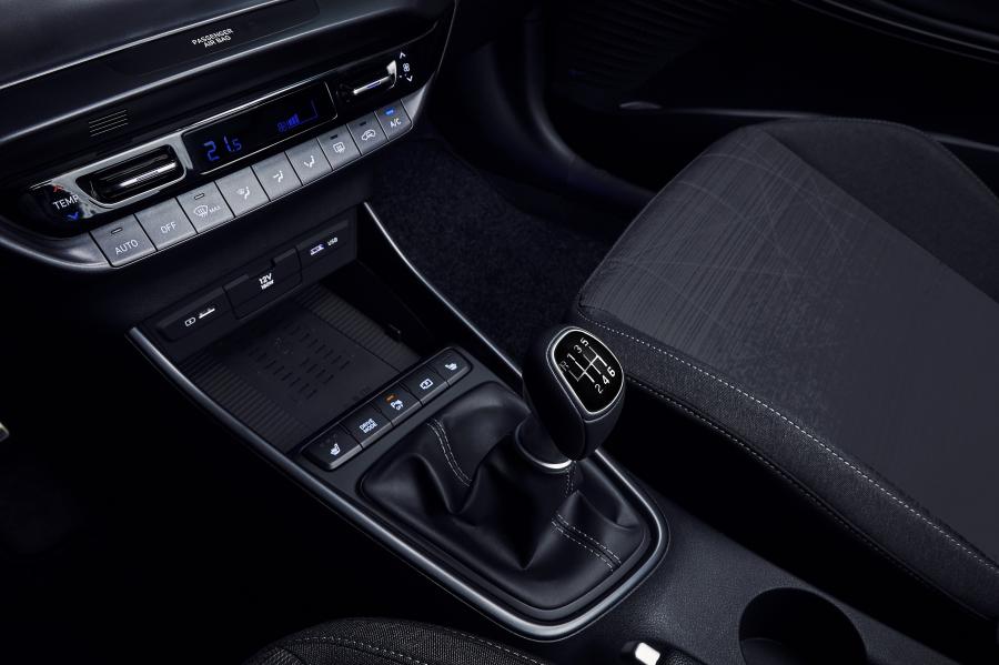 Детали интерьера Hyundai Bayon 2021 года  (WW) (фото 4 из 23)