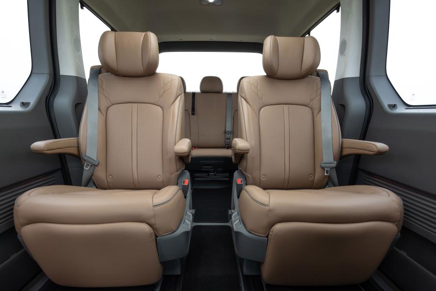 Интерьер Hyundai Staria 2021 года  (EU) (фото 9 из 15)