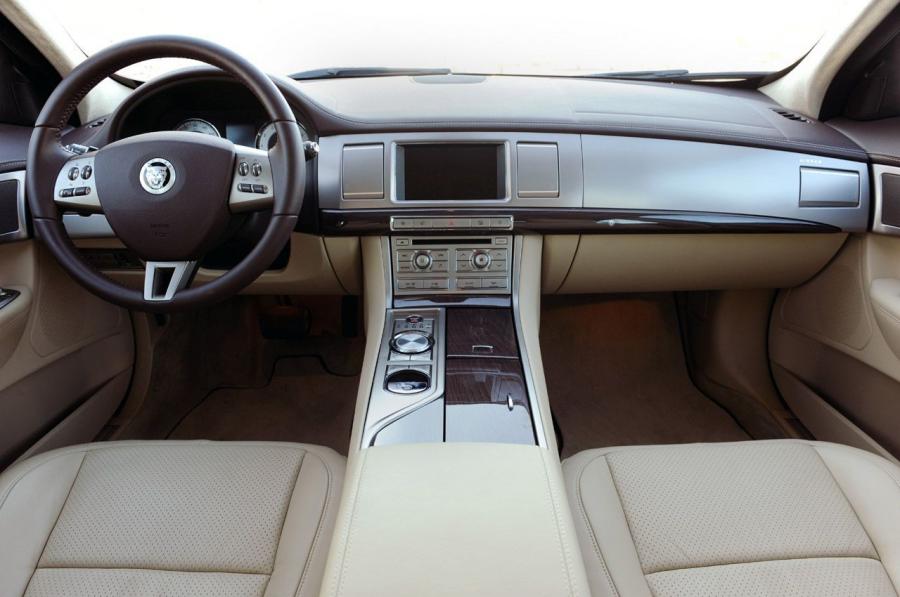 Jaguar XF 2010