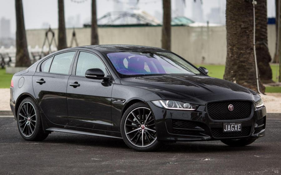 Jaguar xe 2016 Black