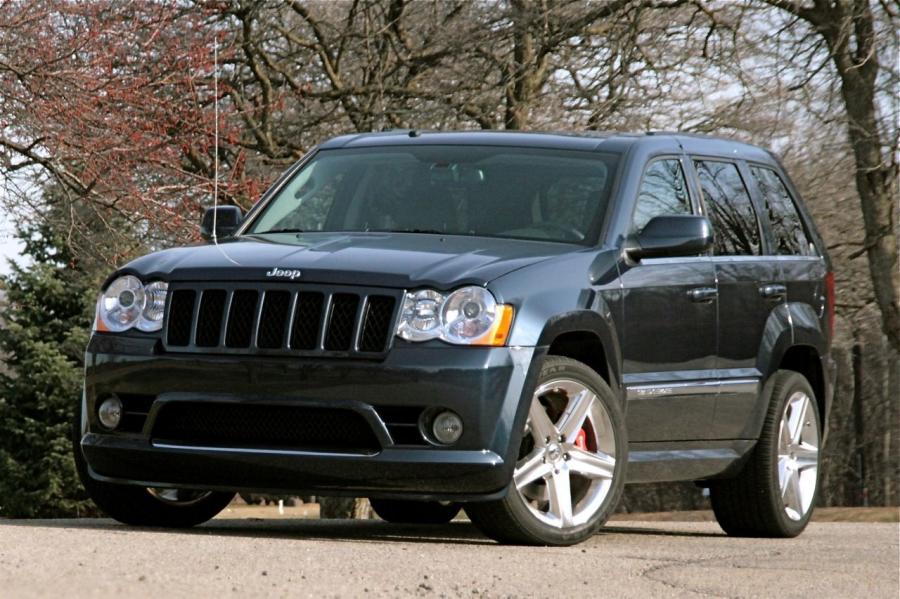 2009 год фотографии. Jeep Grand Cherokee 2009. Jeep Grand Cherokee srt8 2009. Гранд Чероки СРТ 2009. Jeep Grand Cherokee srt 2009.