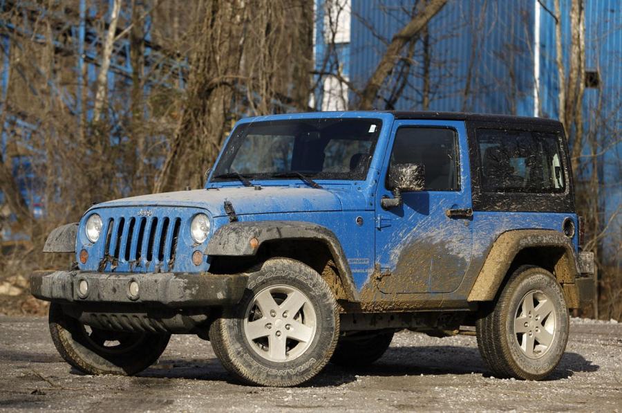 Jeep Wrangler 4 в грязи