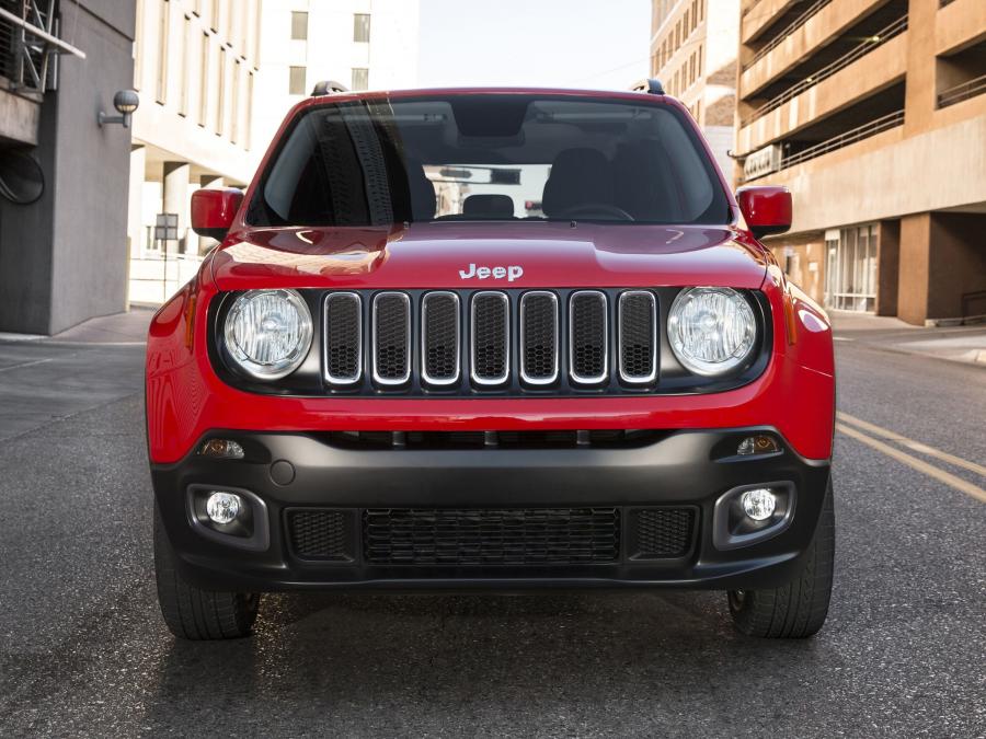 Jeep Renegade кроссовер. Jeep Renegade Latitude. Jeep Renegade красный. Джип спереди.