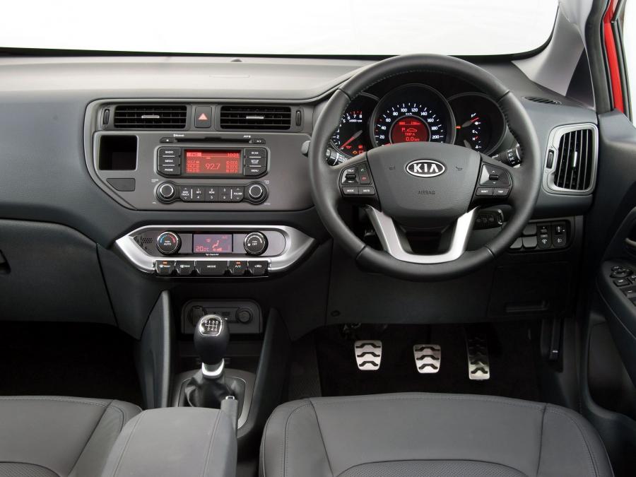 Панель киа рио 3 фото Kia Rio 5-Door 2011 года выпуска для рынка Южной Африки. Фото 3. VERcity