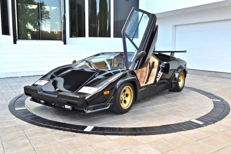 Lamborghini Countach 5000 QV С открытыми дверями