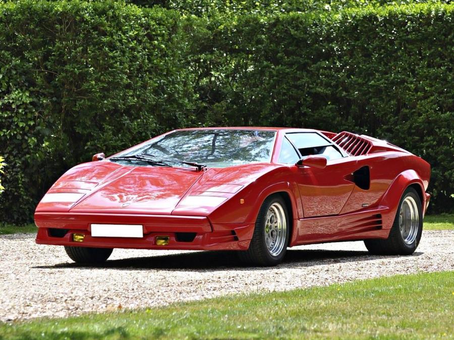 Lamborghini Countach с открытыми дверями