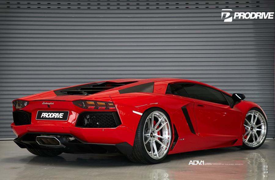 Lamborghini Aventador колесо