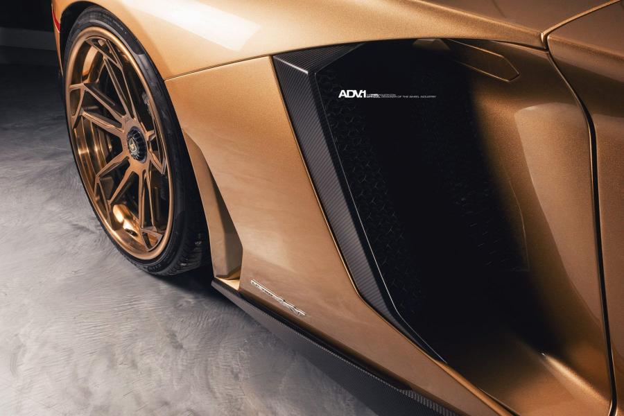 Lamborghini Aventador Gold Roadster