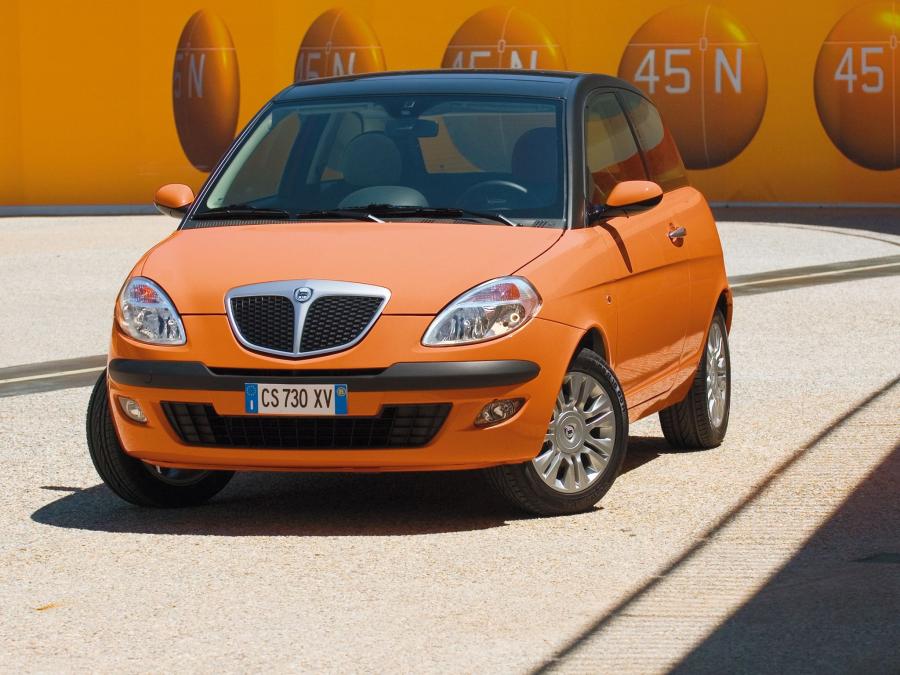 Lancia Ypsilon 2007 салон