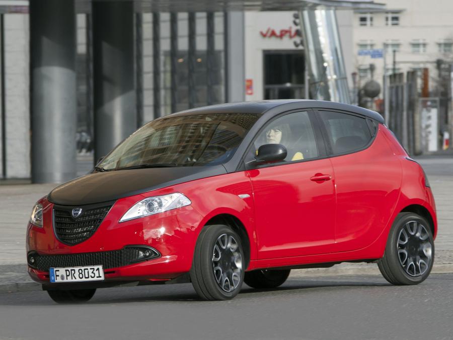 Машина Lancia Ypsilon 2014