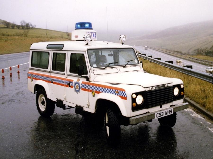 Police Land Rover броневик