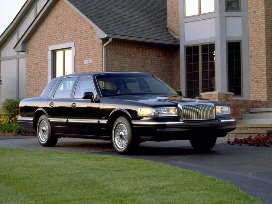 Lincoln Town Car 1994 года (фото 4 из 16). 