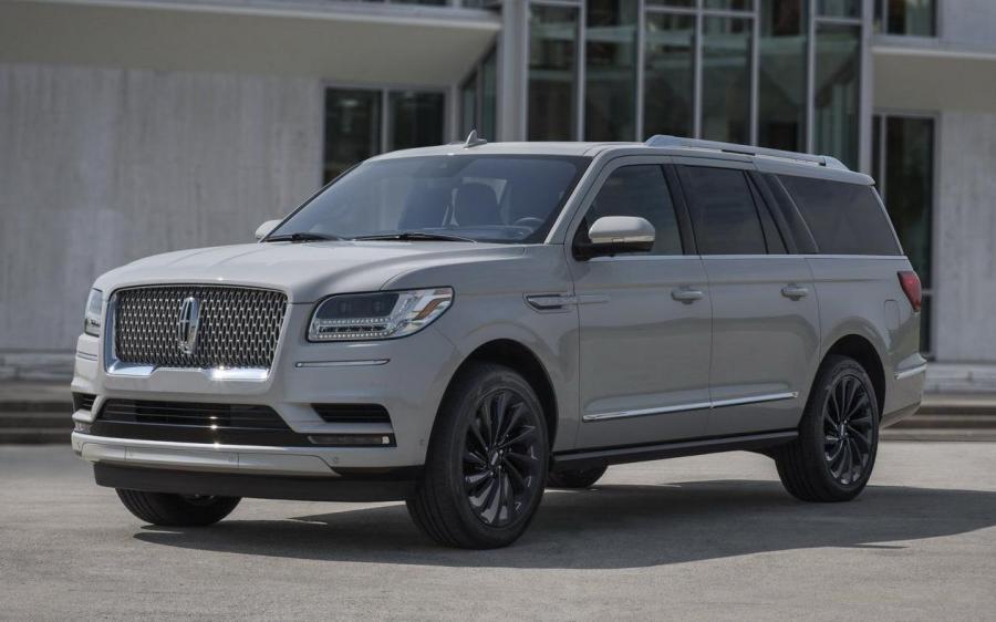 Lincoln Navigator две тыщи пятнадцать модельного года, какой он