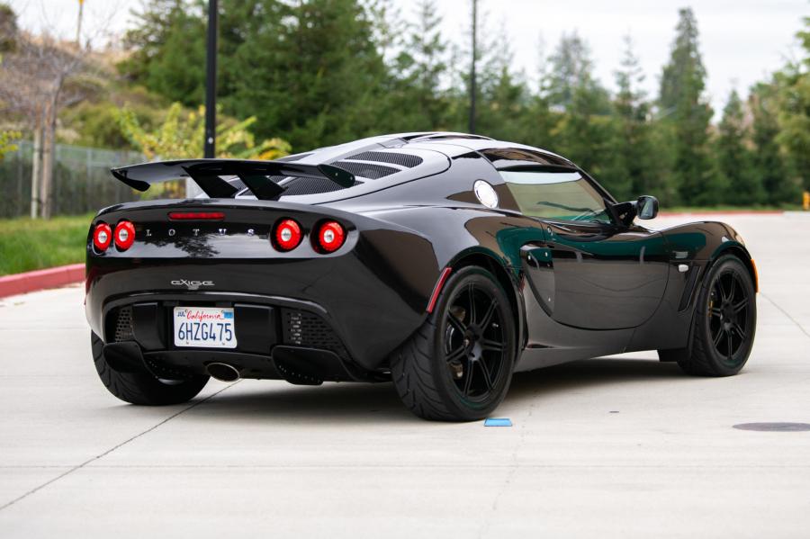 Машина Lotus exige s