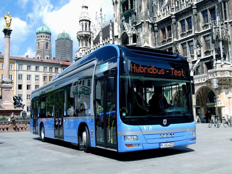 Автобус первую половину. Автобусы man городские. Европейские автобусы. Автобус ман Лион Сити. Электробус в Европе.