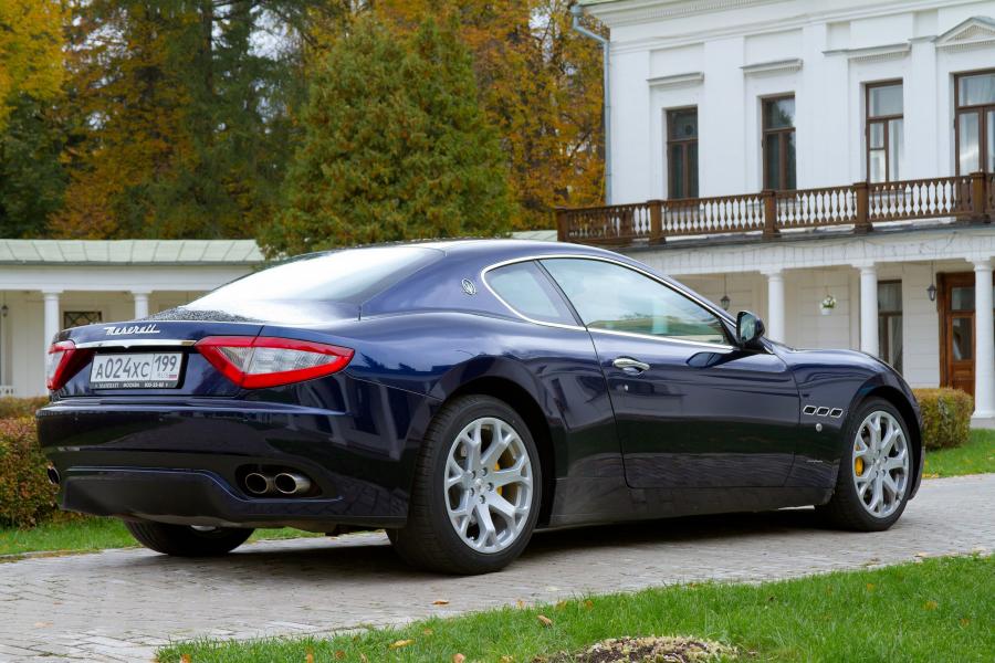 Maserati Гран Туризмо вид сзади